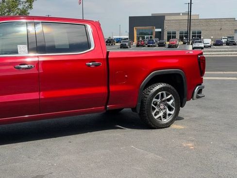 Used 2022 GMC Sierra 1500 SLT w/ SLT Premium Package AWD/4WD image 9