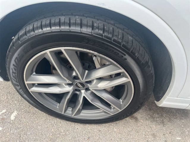 Used 2017 Audi Q7 3.0T Prestige AWD/4WD image 5