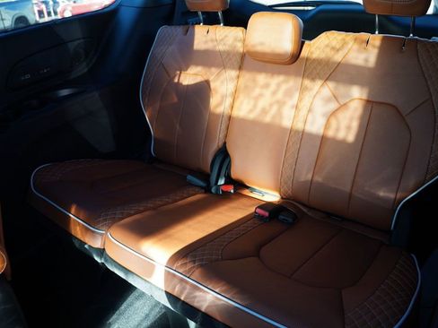 New 2026 Chrysler Pacifica Pinnacle image 12