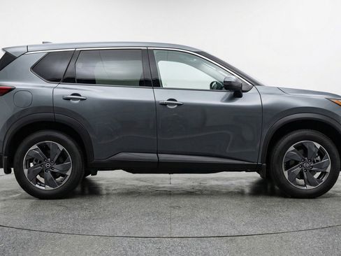 Used 2025 Nissan Rogue SV image 11