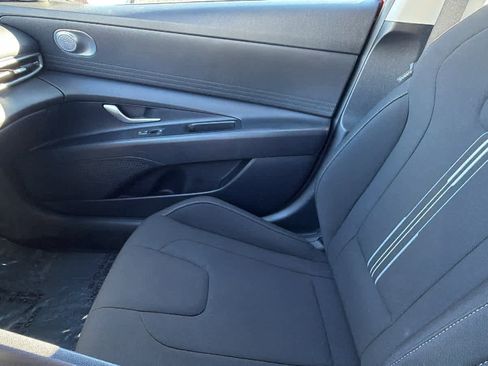 Used 2023 Hyundai Elantra SEL image 12