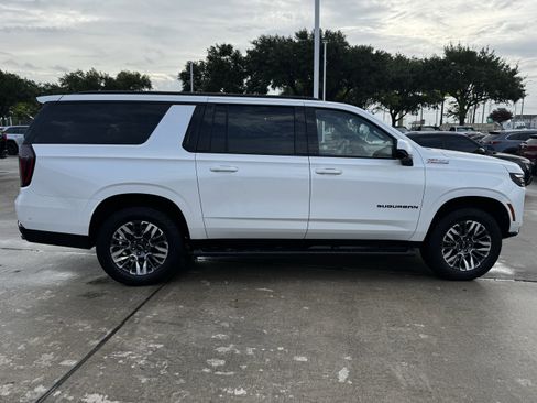 Used 2025 Chevrolet Suburban Z71 AWD/4WD image 7