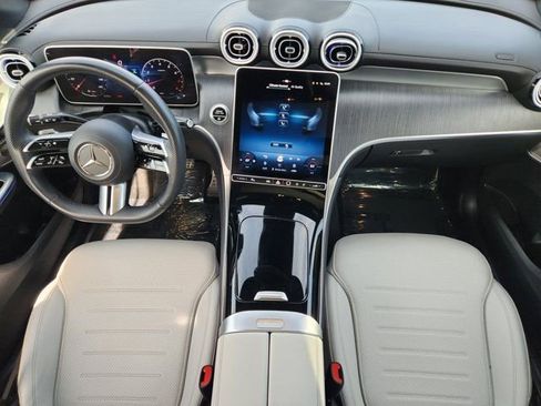 Used 2025 Mercedes-Benz GLC 300 4MATIC image 29