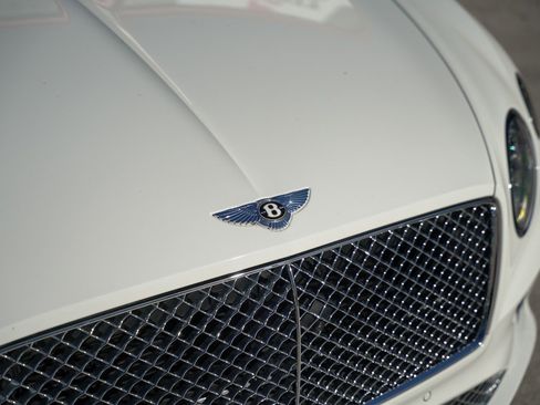 Used 2020 Bentley Continental GT image 11
