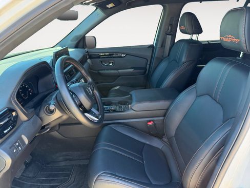 Used 2025 Honda Pilot TrailSport image 9