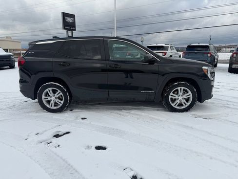 Used 2024 GMC Terrain SLE image 8