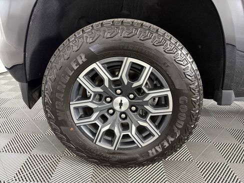 Used 2024 Chevrolet Colorado Z71 w/ Z71 Convenience Package 2 image 9