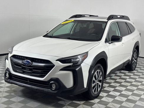 Used 2023 Subaru Outback Premium image 10