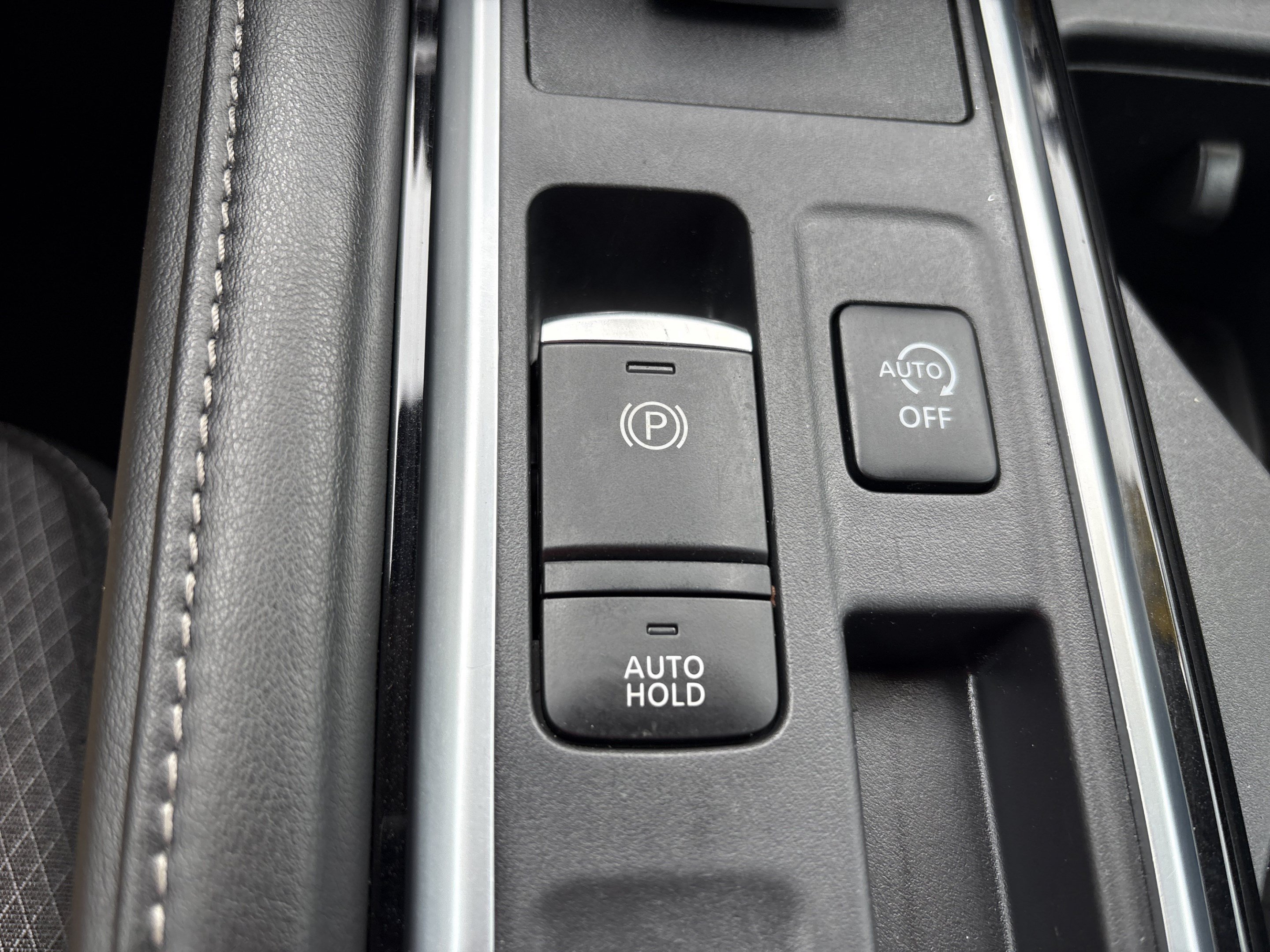 Used 2022 Nissan Pathfinder SV FWD image 16