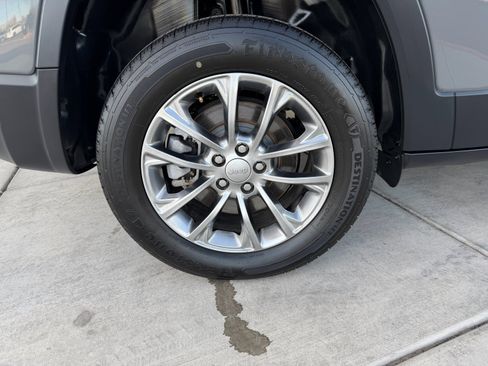 Used 2021 Jeep Cherokee Latitude Lux w/ Comfort/Convenience Group image 28