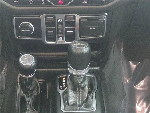 Used 2024 Jeep Wrangler Unlimited Sport AWD/4WD image 12