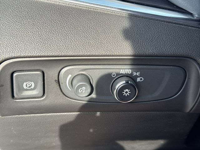 Used 2018 Buick Enclave Essence FWD image 18