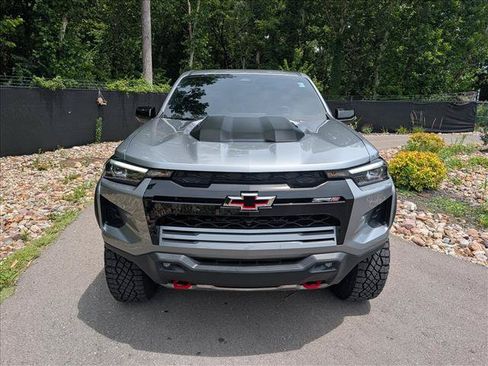 Used 2025 Chevrolet Colorado ZR2 w/ Technology Package AWD/4WD image 8