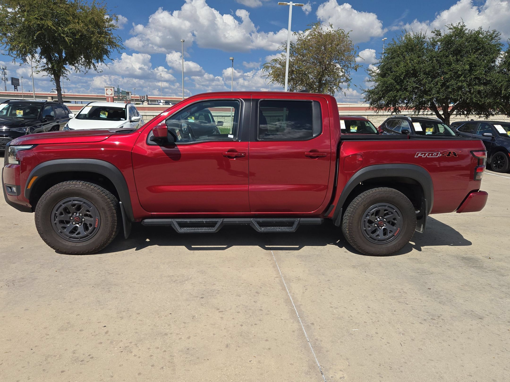 Used 2025 Nissan Frontier PRO-4X w/ Tow Package AWD/4WD image 6