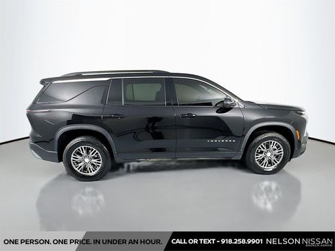 Used 2026 Chevrolet Traverse LT AWD/4WD image 4