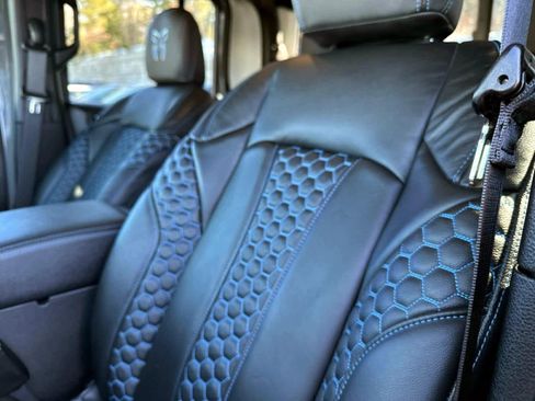 Used 2023 Jeep Gladiator Sport image 15