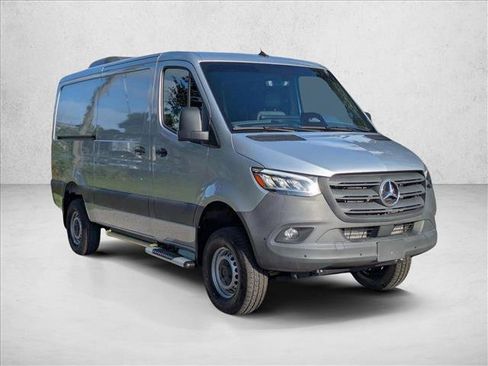 Used 2025 Mercedes-Benz Sprinter 2500 image 3