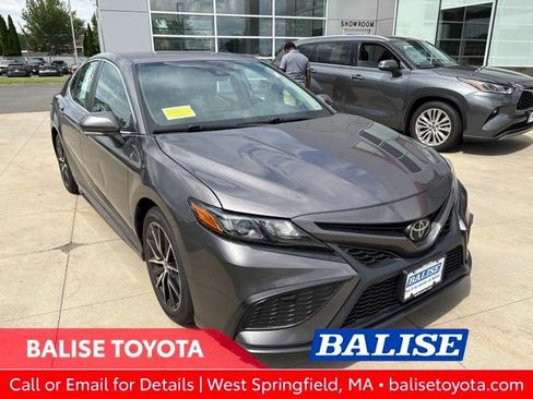Used 2024 Toyota Camry SE FWD image 1