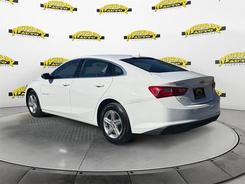 Used 2024 Chevrolet Malibu LT image 3