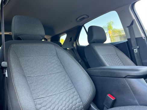 Used 2018 Chevrolet Equinox LT FWD image 22