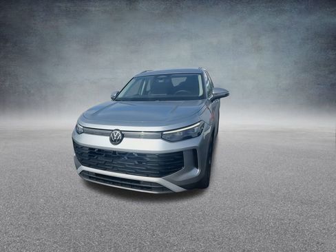 New 2025 Volkswagen Tiguan SE image 8