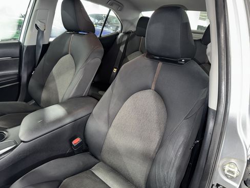 Used 2020 Toyota Camry LE FWD image 32