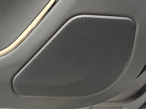 Used 2025 Land Rover Range Rover Sport SE image 31