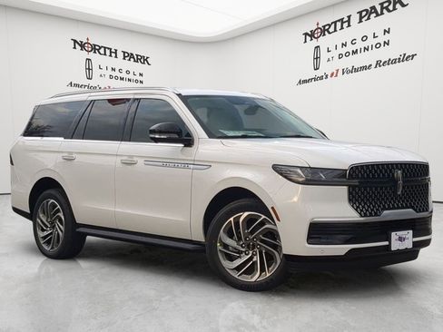 New 2026 Lincoln Navigator Premiere AWD/4WD image 1