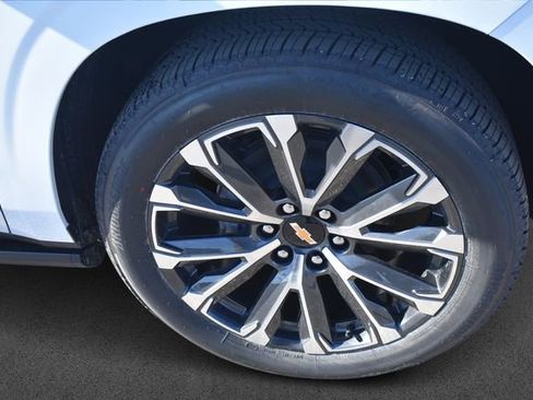 New 2026 Chevrolet Suburban High Country image 12