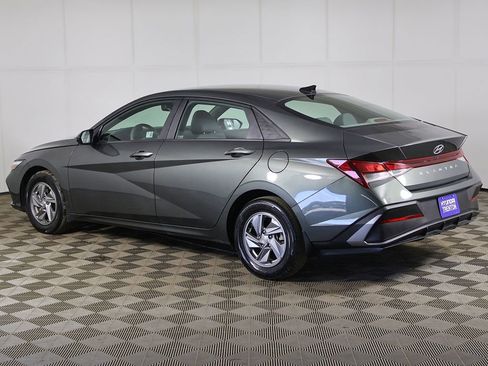 Certified 2024 Hyundai Elantra SE FWD image 8
