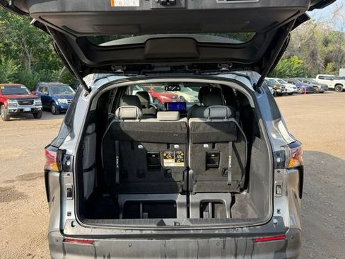 Used 2026 Toyota Sienna XLE FWD image 16