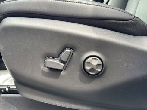 New 2026 Chrysler Voyager LX FWD image 22