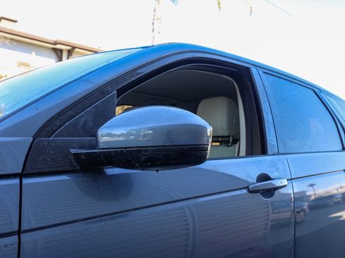 Used 2023 Land Rover Discovery Sport SE image 11