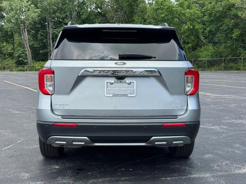 Used 2023 Ford Explorer XLT w/ Equipment Group 202A AWD/4WD image 6