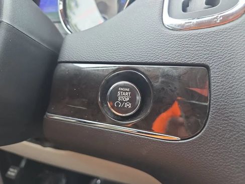 Used 2015 Chrysler Town & Country Touring w/ Driver Convenience Group FWD image 23