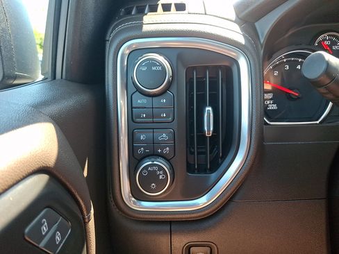 Used 2021 Chevrolet Silverado 1500 RST w/ Z71 Off-Road Package AWD/4WD image 22