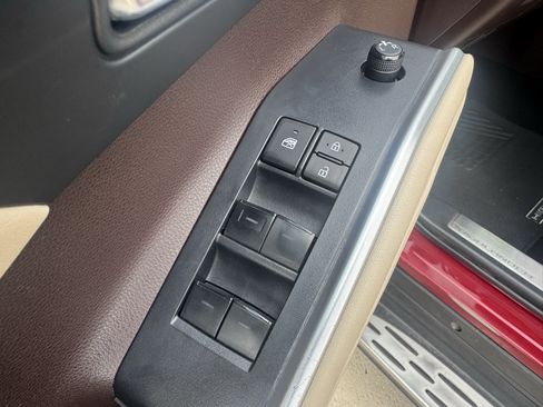 Used 2022 Toyota Highlander XLE FWD image 11