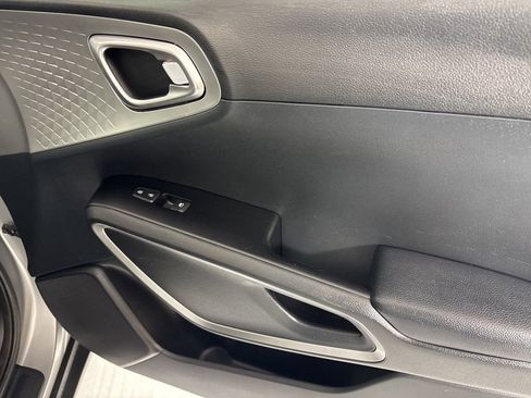 Used 2023 Kia Soul LX w/ Option Group 015 FWD image 17