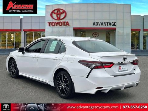Used 2024 Toyota Camry SE w/ Cold Weather Package FWD image 10
