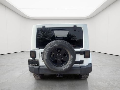 Used 2012 Jeep Wrangler Unlimited Sahara AWD/4WD image 5