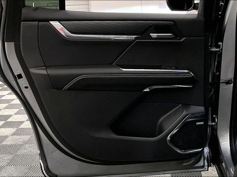 Used 2025 GMC Acadia Elevation w/ Elevation Premium Package image 23