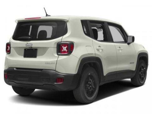 Used 2018 Jeep Renegade Latitude w/ Cold Weather Group image 2