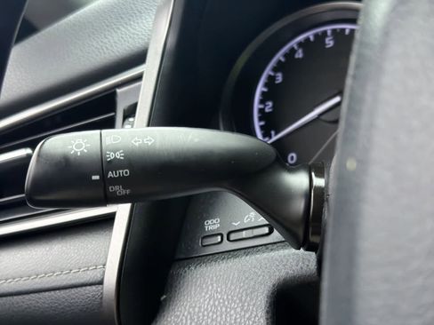 Used 2022 Toyota Camry SE w/ Cold Weather Package FWD image 27