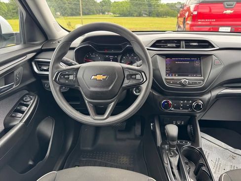 Used 2023 Chevrolet TrailBlazer LT FWD image 12