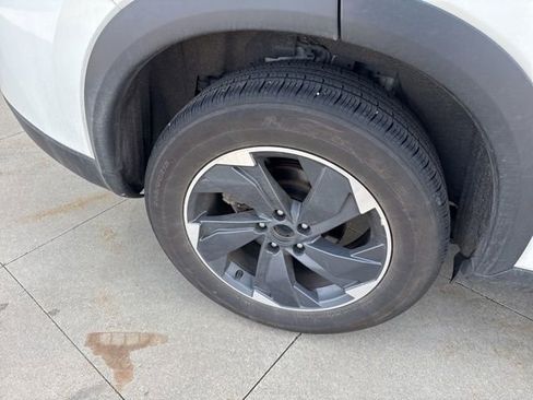 Used 2024 Nissan Rogue SV image 9