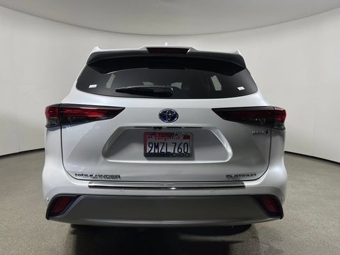 Certified 2024 Toyota Highlander Platinum AWD/4WD image 4