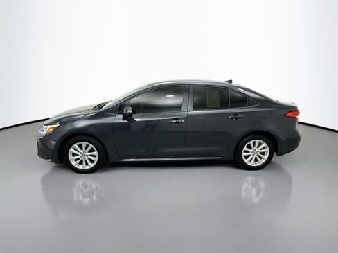 Used 2025 Toyota Corolla LE w/ LE Premium Package FWD image 4