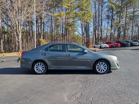Used 2014 Toyota Camry XLE image 4