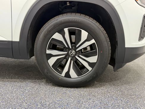 Used 2024 Volkswagen Atlas Cross Sport SE FWD image 14
