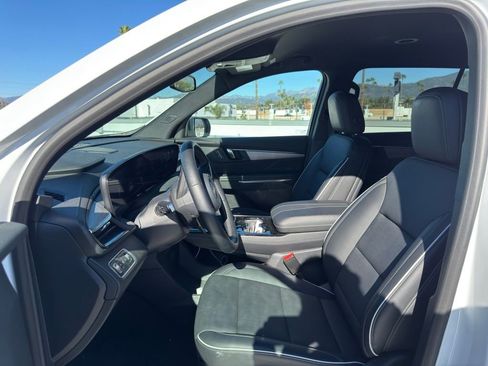 Used 2025 Buick Enclave Preferred image 5